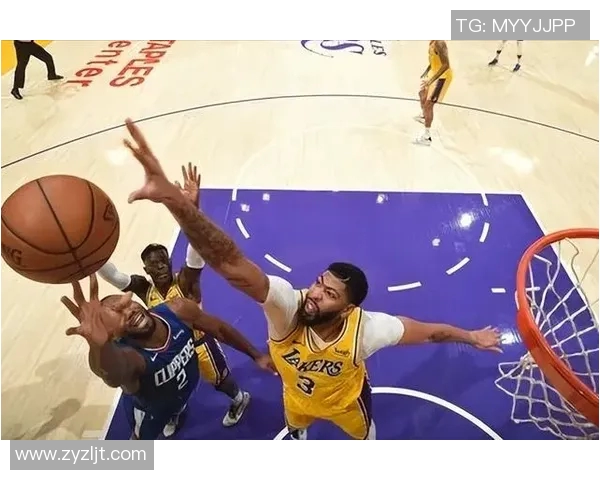 詹姆斯脚趾受伤对湖人季后赛前景的影响与球迷的担忧分析