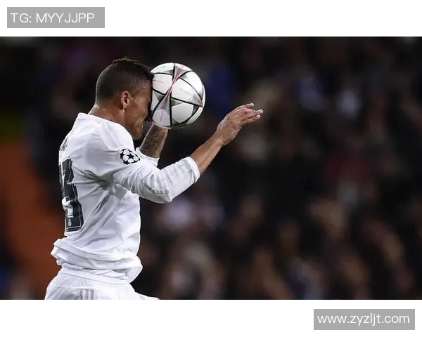 达尼洛:从足球场上的闪耀星辰到生活中的不懈追求者 达尼洛:从足球场上的闪耀星辰到生活中的不懈追求者